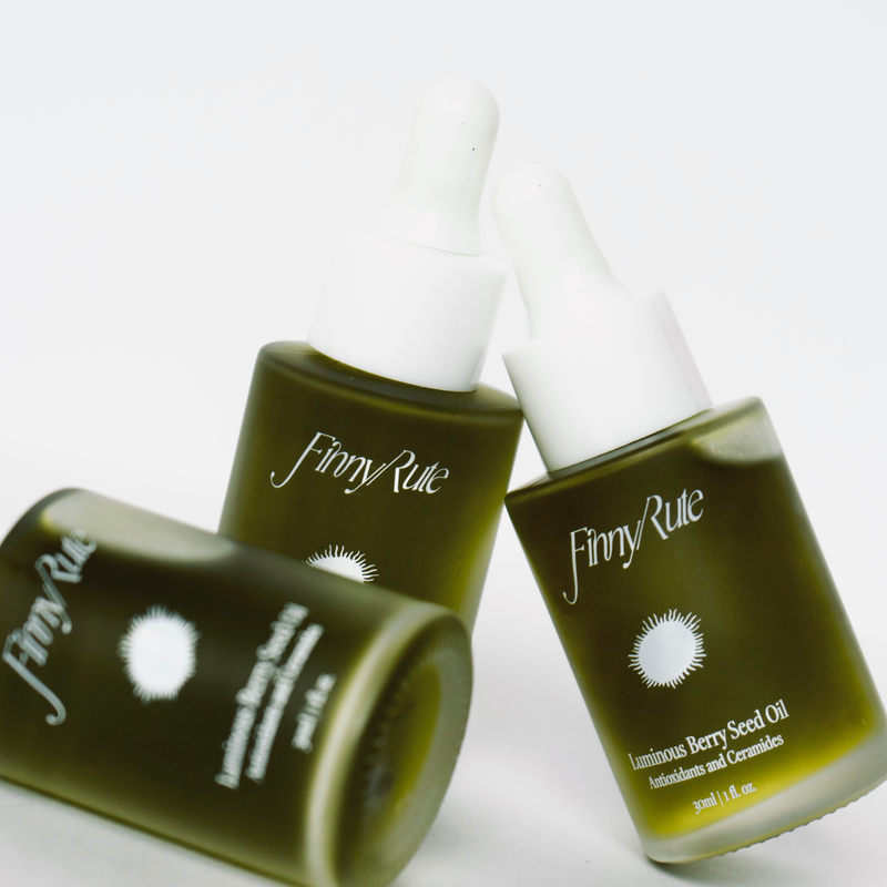Luminous Berry Seed Oil with Antioxidants and Ceramides