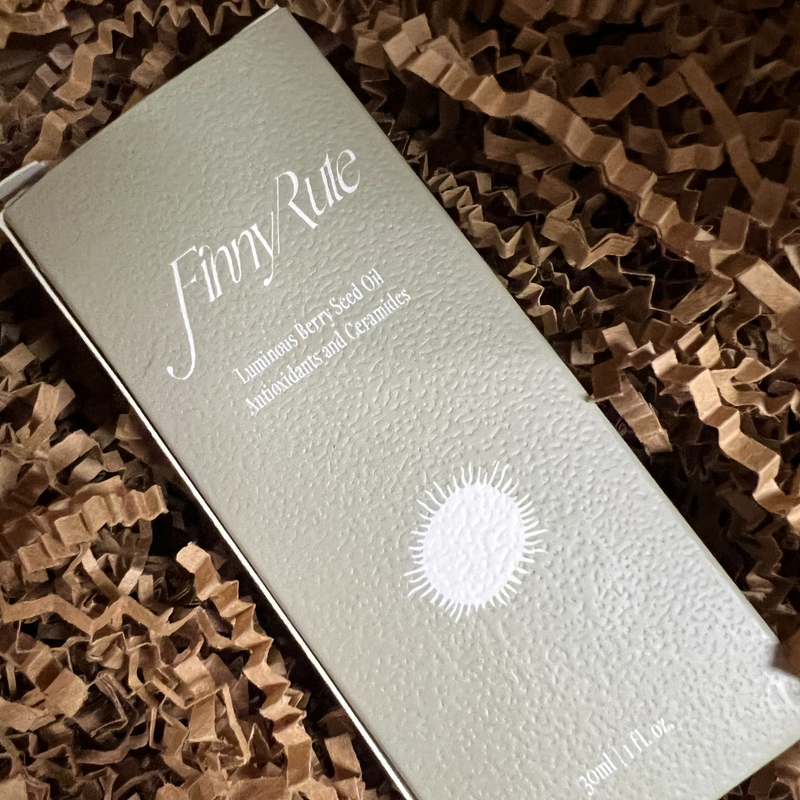 Luminous Berry Seed Oil with Antioxidants and Ceramides